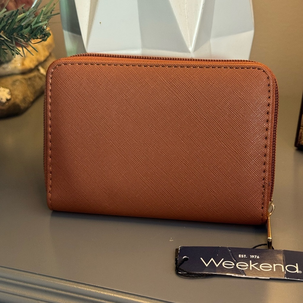 Weekend Classic Essential zip up Brown Wallet NWT